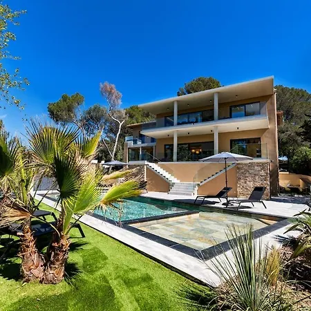 4 - Parking - Piscine Commune Saint-Raphaël