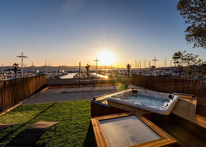 4 - Parking - Piscine Commune Apartamento