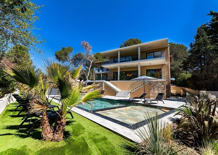 4 - Parking - Piscine Commune Saint-Raphaël