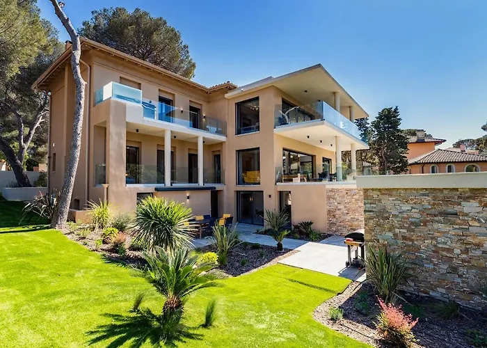 4 - Parking - Piscine Commune * Saint-Raphaël