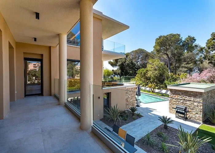 4 - Parking - Piscine Commune * Saint-Raphaël