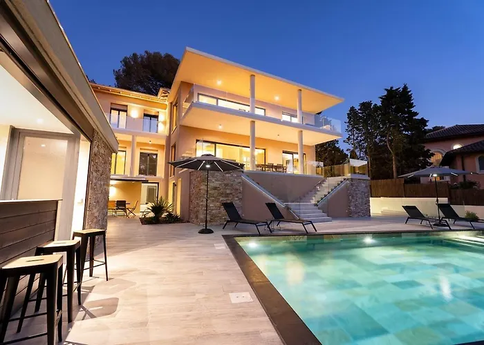 4 - Parking - Piscine Commune Apartamento