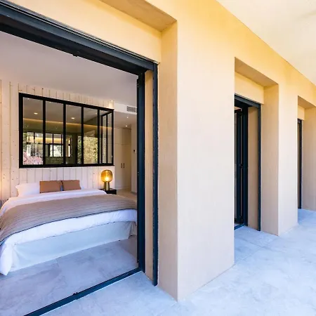 Appart Hotel 4 Chambres Piscine & Jacuzzi A Saint-Raphael Appartement *