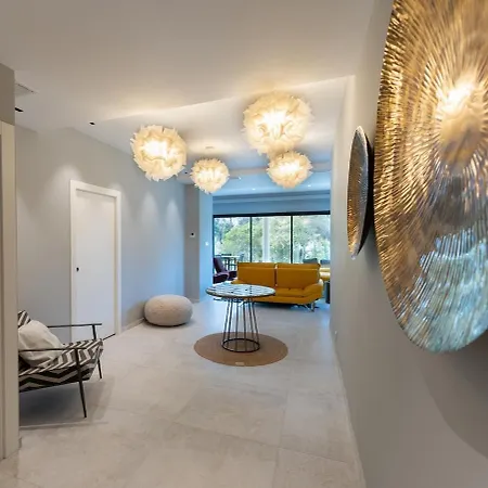 Appart Hotel 4 Chambres Piscine & Jacuzzi A Saint-Raphael *