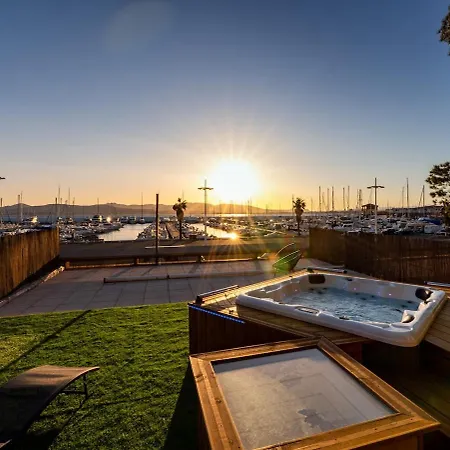 Appart Hotel 4 Chambres Piscine & Jacuzzi A Saint-Raphael Appartement