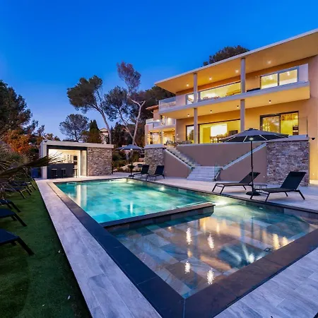 4 - Parking - Piscine Commune Saint-Raphaël