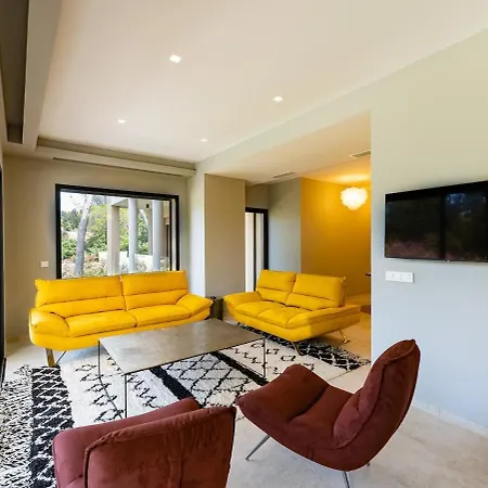 Appart Hotel 4 Chambres Piscine & Jacuzzi A Saint-Raphael Appartement
