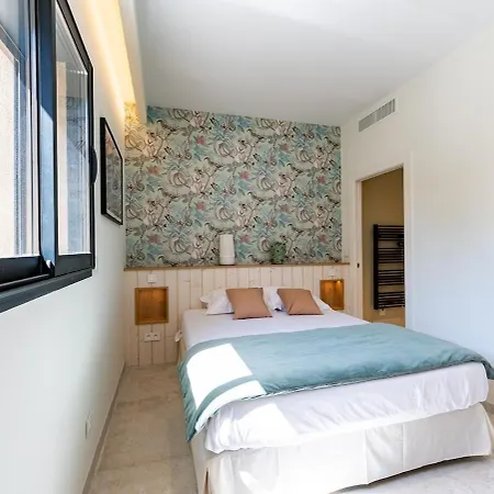 Appartement Appart Hotel 4 Chambres Piscine & Jacuzzi A Saint-Raphael Saint-Raphaël