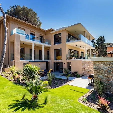 4 - Parking - Piscine Commune * Saint-Raphaël