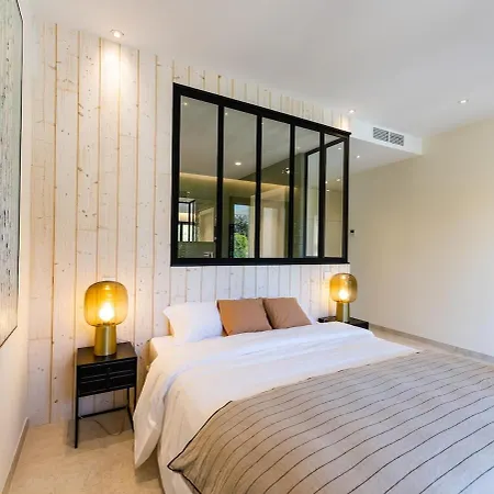 4 - Parking - Piscine Commune Saint-Raphaël