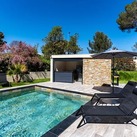 Appartement Appart Hotel 4 Chambres Piscine & Jacuzzi A Saint-Raphael *