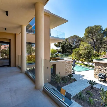 4 - Parking - Piscine Commune * Saint-Raphaël