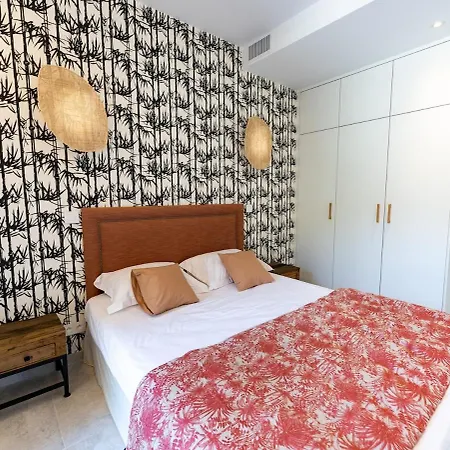 Appartement Appart Hotel 4 Chambres Piscine & Jacuzzi A Saint-Raphael