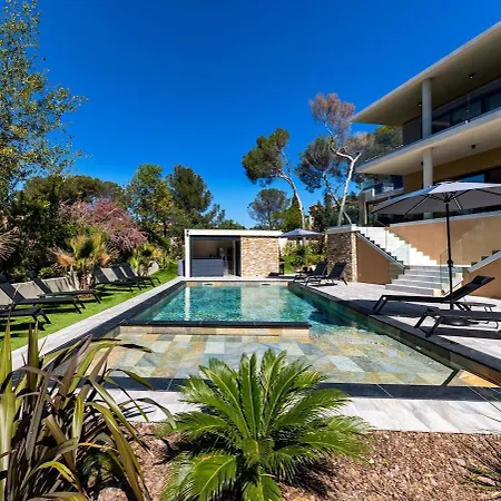 4 - Parking - Piscine Commune * Saint-Raphaël