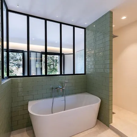 Appart Hotel 4 Chambres Piscine & Jacuzzi A Saint-Raphael