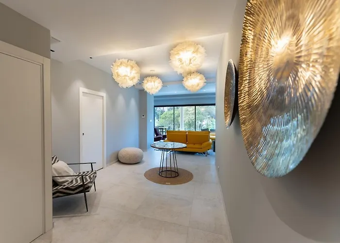 4 - Parking - Piscine Commune *