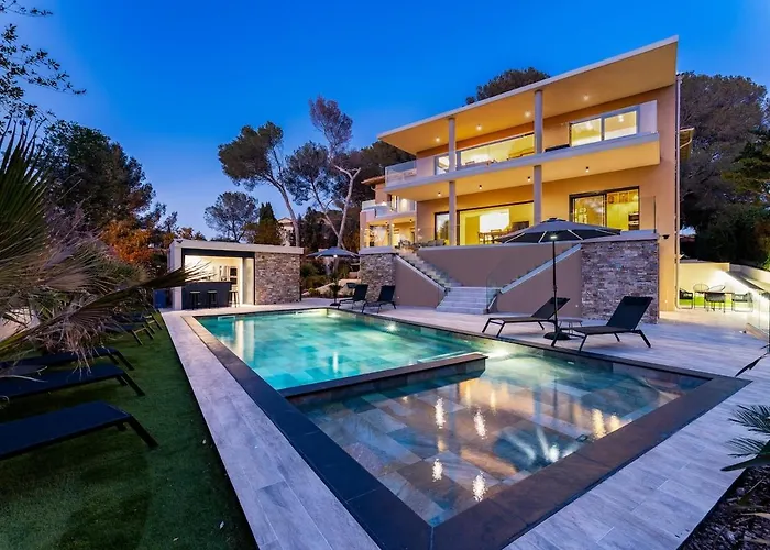 4 - Parking - Piscine Commune Saint-Raphaël