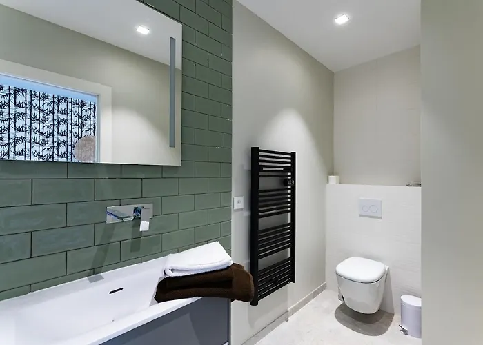 4 - Parking - Piscine Commune Saint-Raphaël