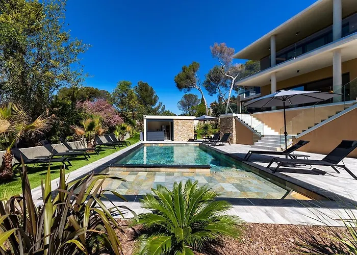 4 - Parking - Piscine Commune * Saint-Raphaël