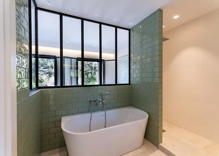 4 - Parking - Piscine Commune