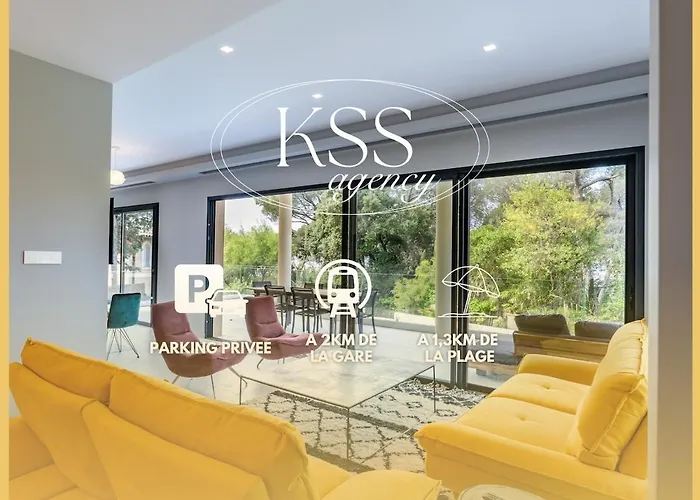 4 - Parking - Piscine Commune *